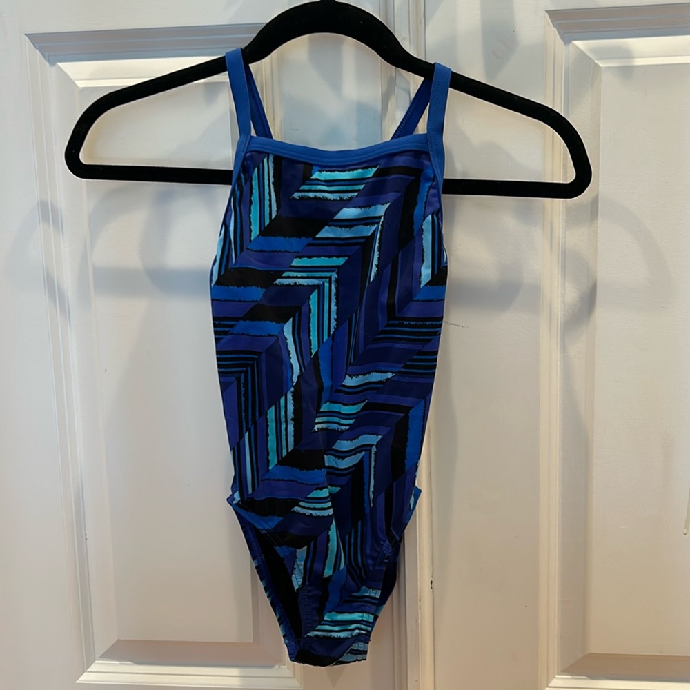 Girls speedo 6/22 blue and black one piece EUC Pet and smoke free